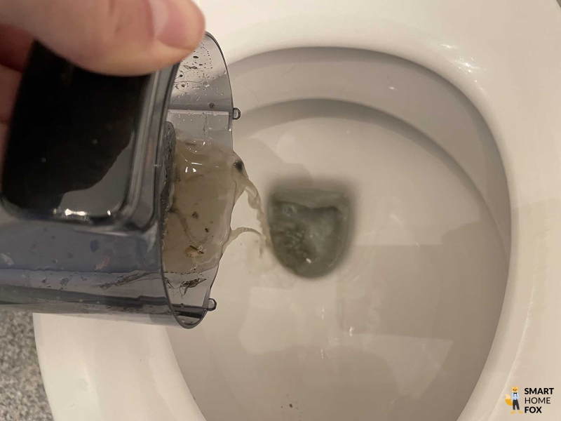 Entleeren des Schmutzwassertanks